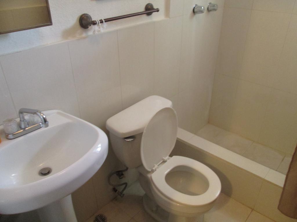Pedro'S Place Tamuning Ngoại thất bức ảnh
